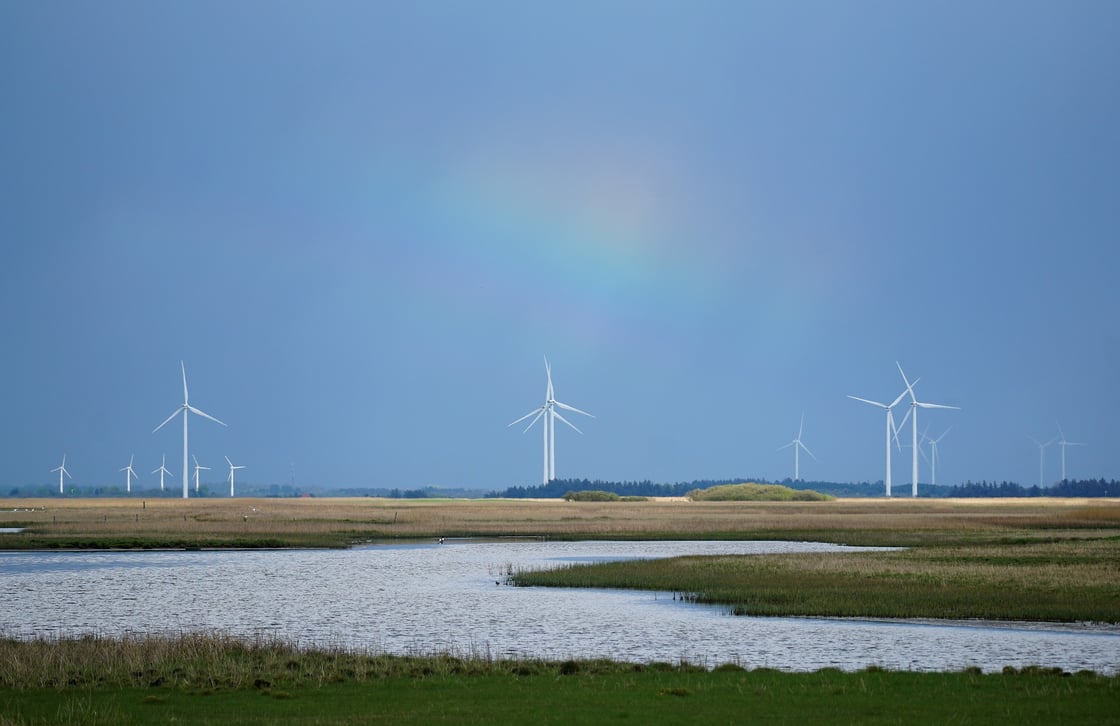 wind-turbines-g93f55fa8b_1920